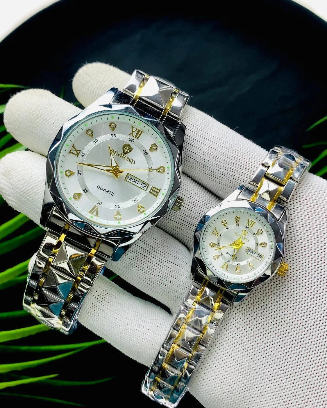 কাপল ঘড়ি Diamond Cutting Dail and Dual Calendar Watch Waterproof white